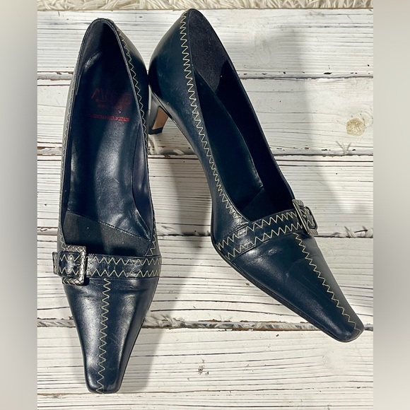 Size 7 M MELIAN Spain Black‎ Leather Bold Stitch Buckle Heel Pumps Leather sole - Picture 1 of 14